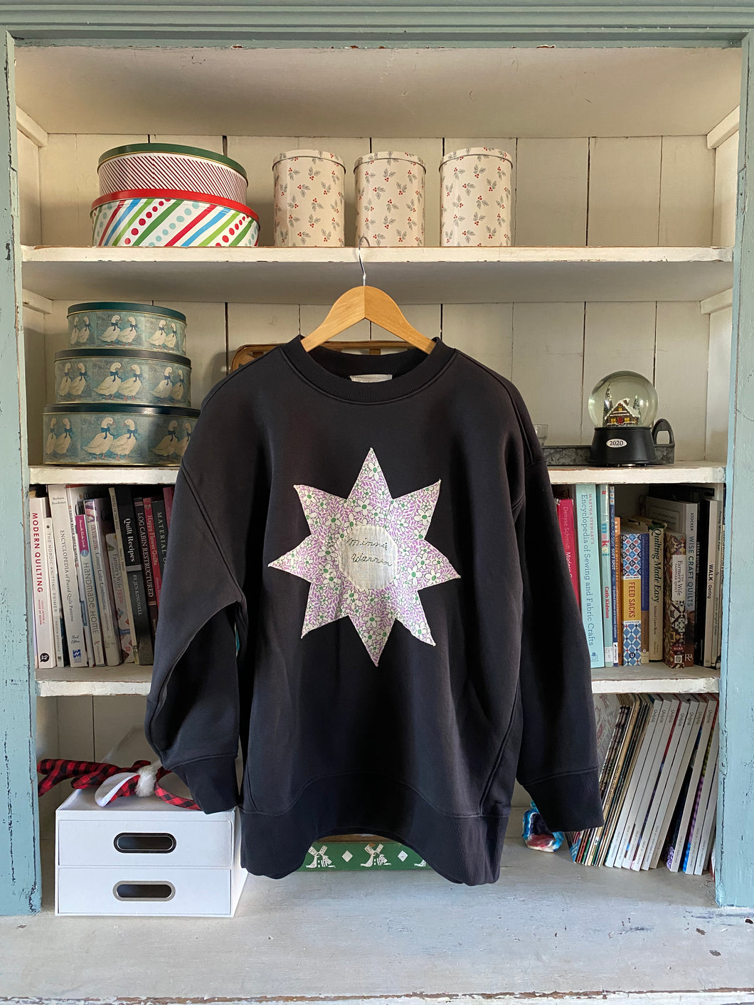 Signature Series Vintage Floral Star Quilt Block Sweatshirt-large