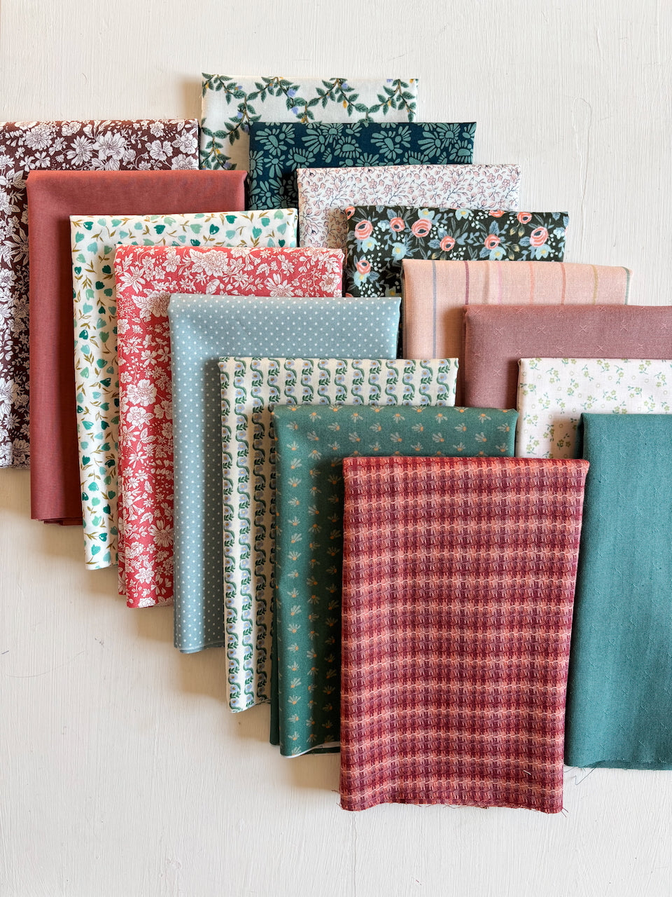 Nineties Mauve & Pine - 16 FQ Bundle