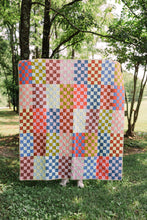 Load image into Gallery viewer, Ruby and Bee Maggie Pearl Quilt
