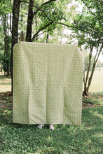 Load image into Gallery viewer, Ruby and Bee Maggie Pearl Quilt
