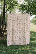 Load image into Gallery viewer, Ruby Star Constance Quilt
